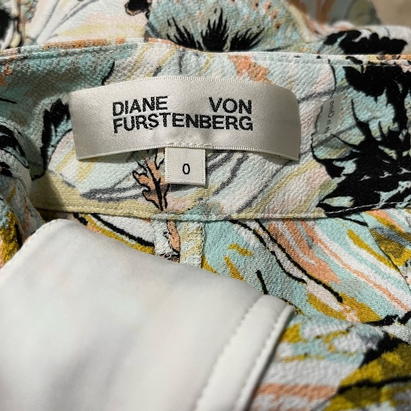 Diane Von Furstenberg Nathalie Astrantia Tulip Shell Crepe Shorts - Picture 9 of 9